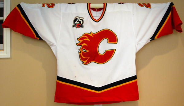2006 Daymond Langkow Calgary Flames CCM NHL Jersey Size Medium – Rare VNTG